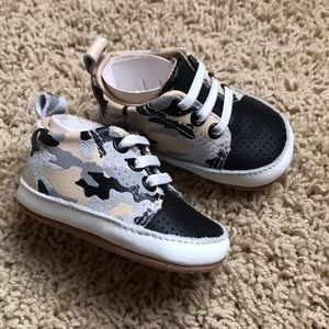 LITTLE BIPSY Camo Sneaks